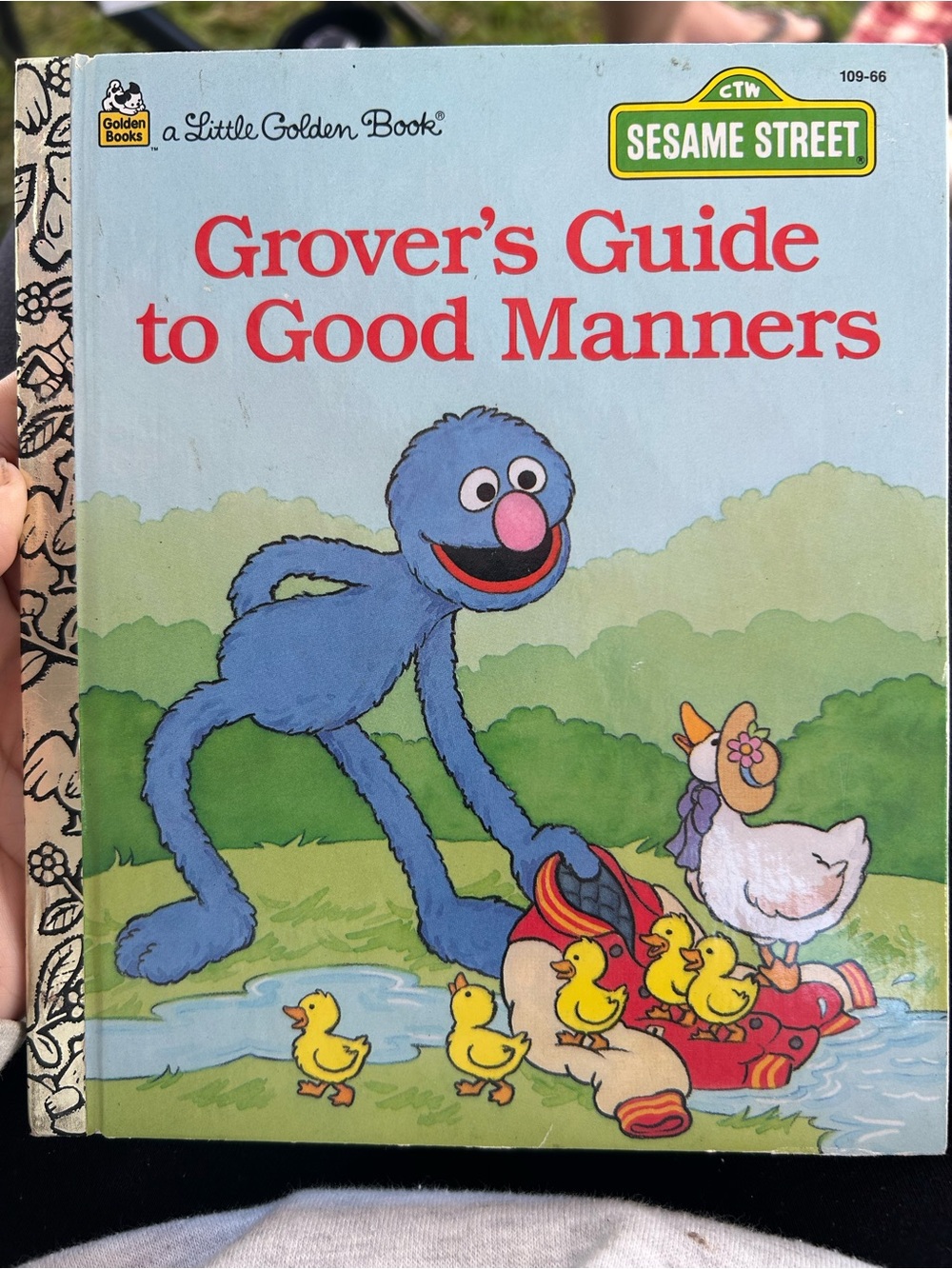 Sesame Street Grover Helping Ducklings – Blue, Red, Yellow & Green